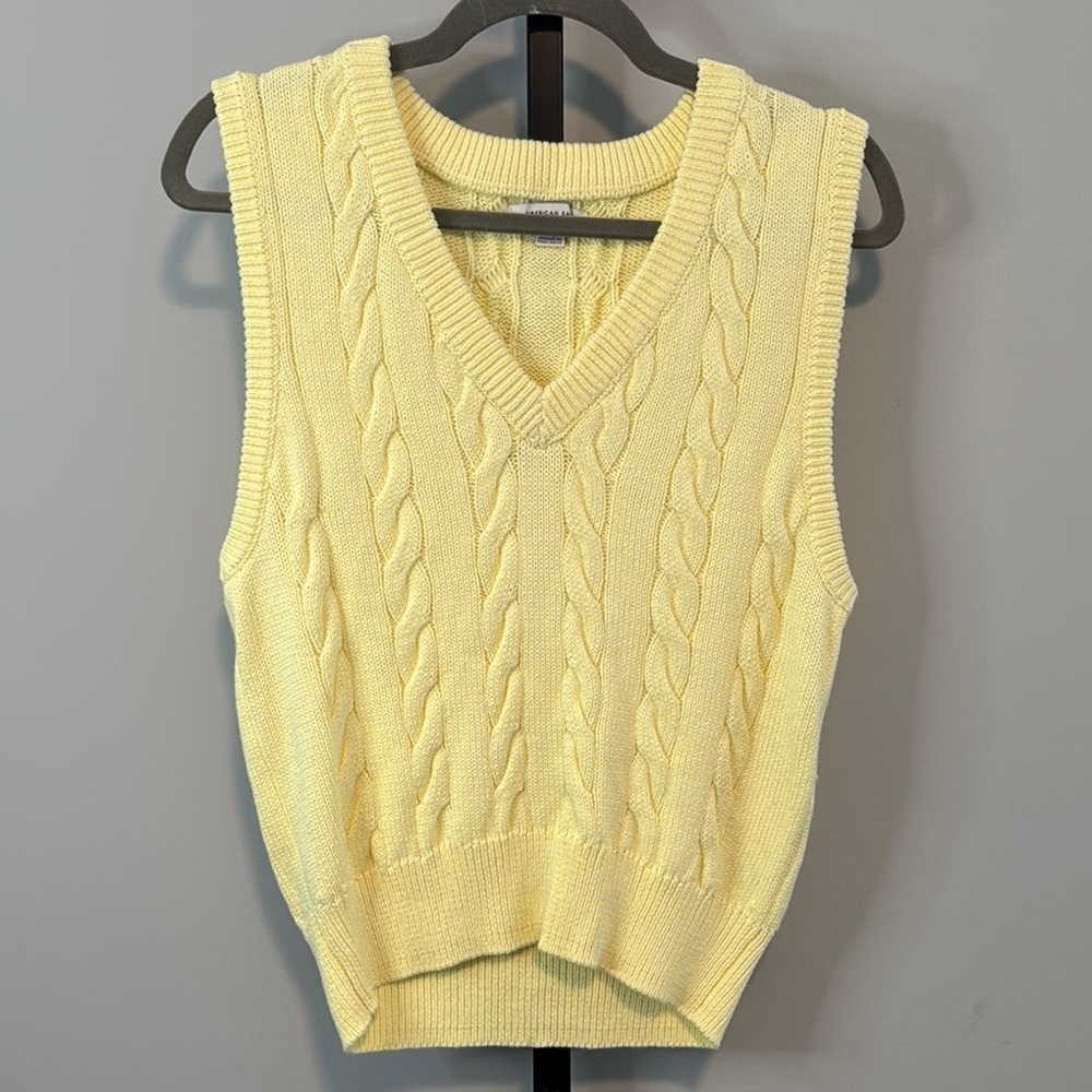 American Eagle Yellow Cable Knit V-Neck Sweater Vest Medium M New NWOT